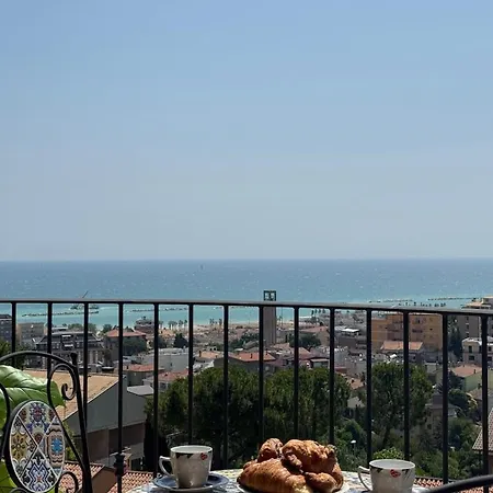 Re Del Mare - Wi-fi Parking Terrace Porto SantʼElpidio